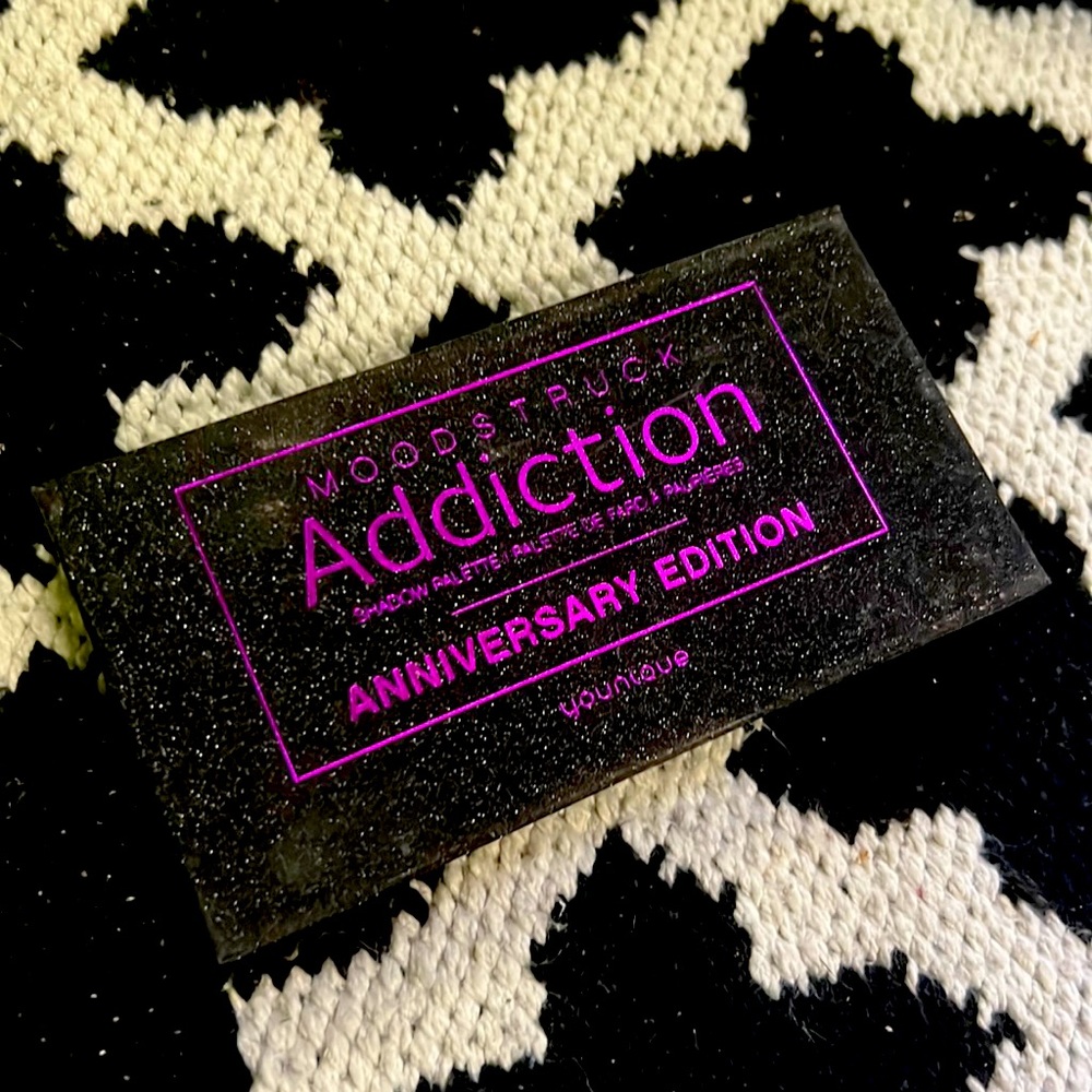 *RETIRED* Younique Addiction Anniversary eyeshadow palette NIB